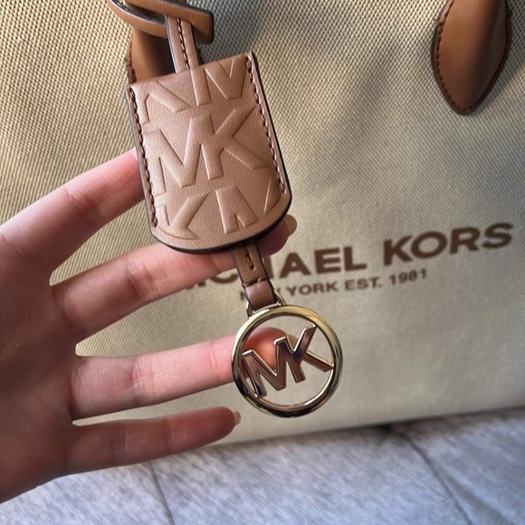 Michael Kors - Large - Picture 5 of 5